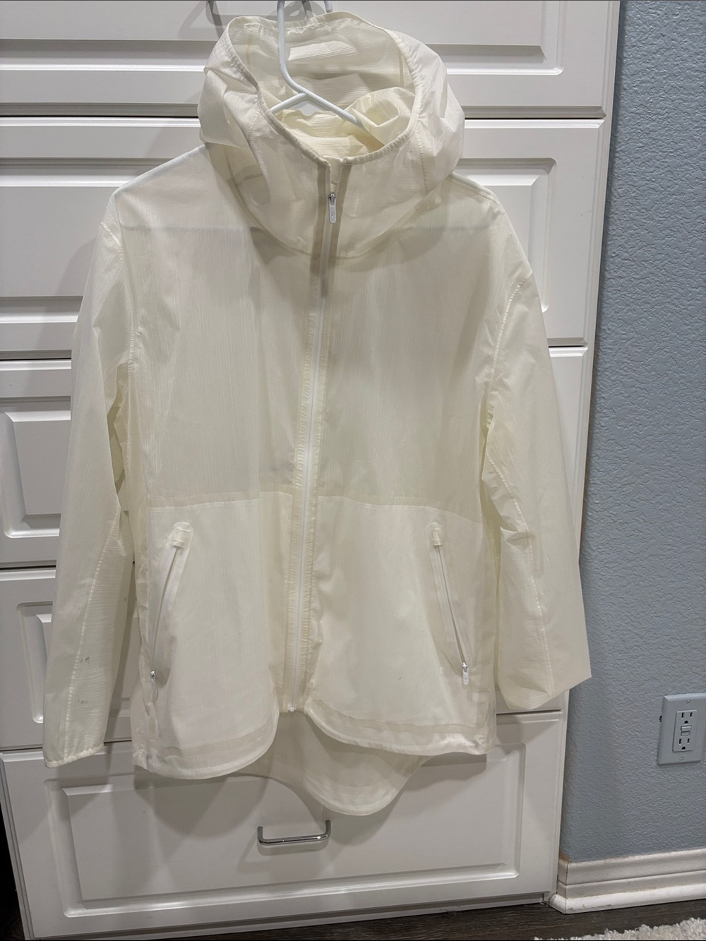 lululemon athletica Lightweight Hooded Utility Jacket in Cream
